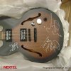 guitarra firmada por Depeche Mode